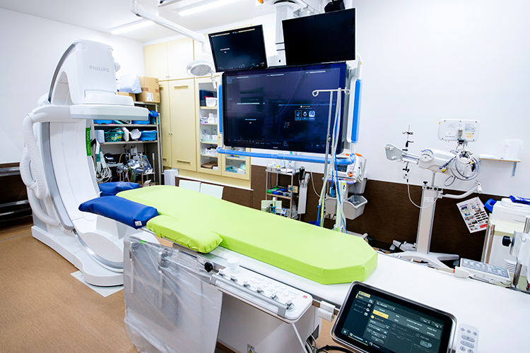 脳神経疾患のスペシャリストたちが先進の機器も駆使しながら、大学病院レベルの医療の提供をめざす