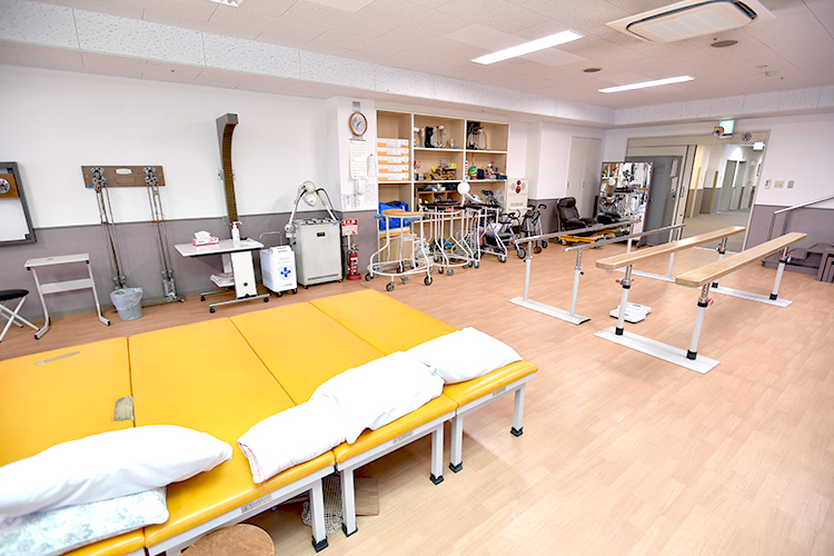 じっくりと、患者一人ひとりに合わせたリハビリテーションを実践。
退院後の生活までしっかりサポート