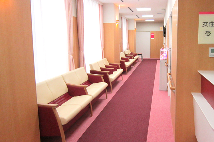 低侵襲治療の技術や女性医学の知識をベースに、ライフサイクルに合わせて女性の健康をトータルサポート