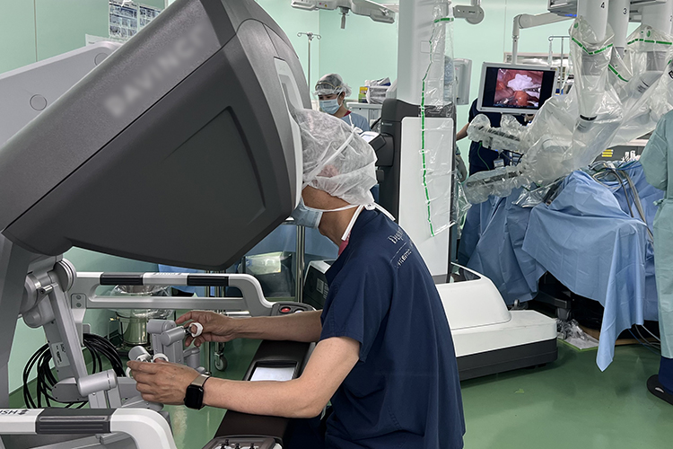 ロボット支援下手術や単孔式腹腔鏡手術など低侵襲で質の高い手術を追究