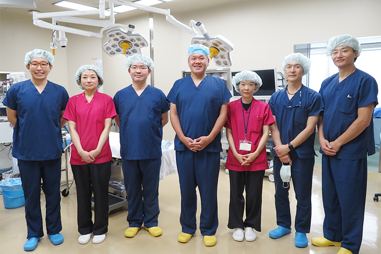 医科研外科チーム一丸となって、大腸がんはロボット支援下手術で、胃がんや鼠径ヘルニアは腹腔鏡手術で対応