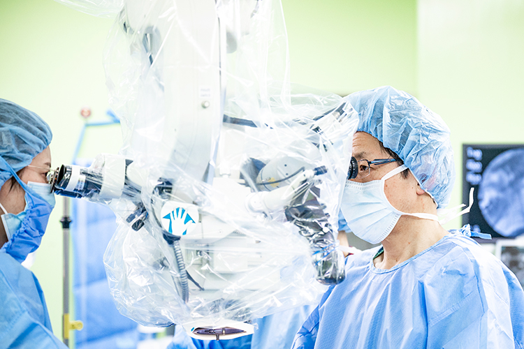 痛みや痺れが特徴の腰部脊柱管狭窄症